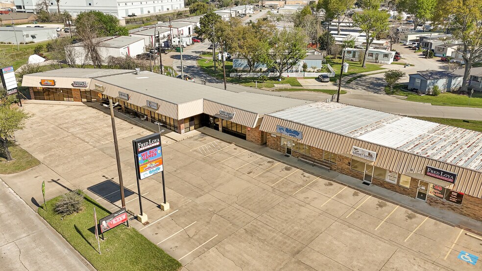 More Photos Of 4307 Red Bluff Rd, Pasadena Unknown For Lease