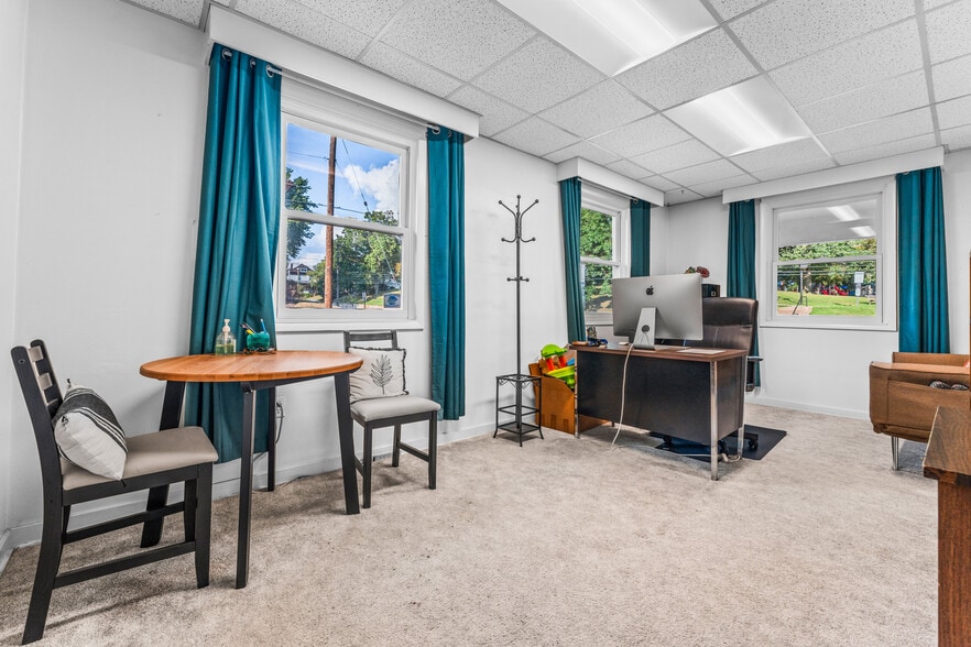 More Photos Of 35 N Balph Ave, Pittsburgh Medical For Sale