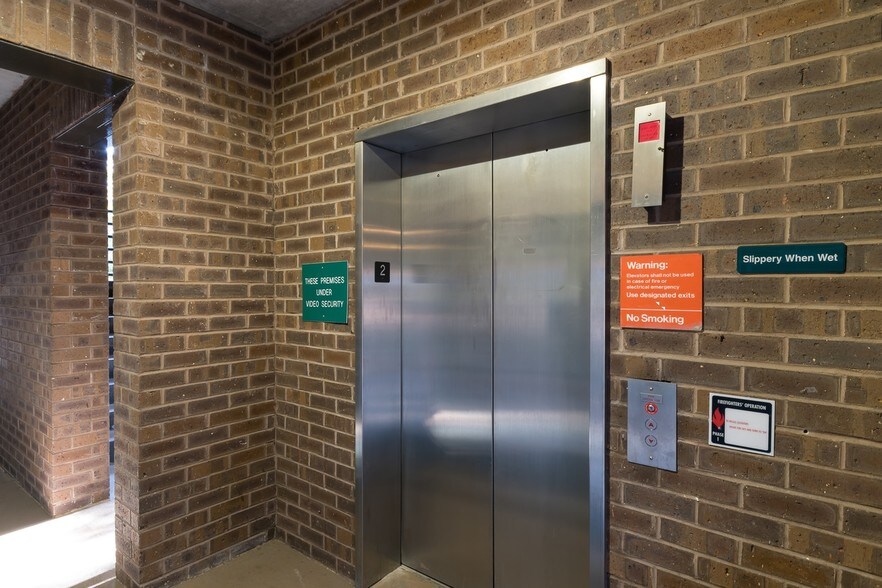 More Photos Of 7960-7990 Old Georgetown Rd, Bethesda Medical For Lease