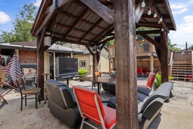 More Photos Of 1721 Waters Ave, Savannah Bar For Sale