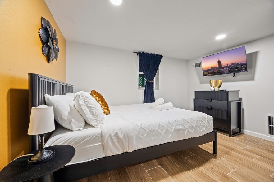 More Photos Of 10 Claire Dr, Atlanta Multifamily For Sale