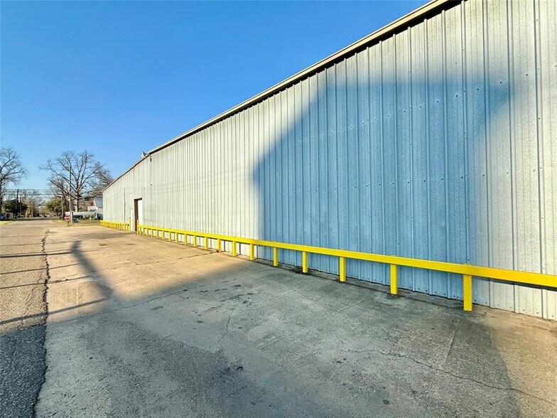 More Photos Of 2210 Alabama Ave, Selma Warehouse For Lease