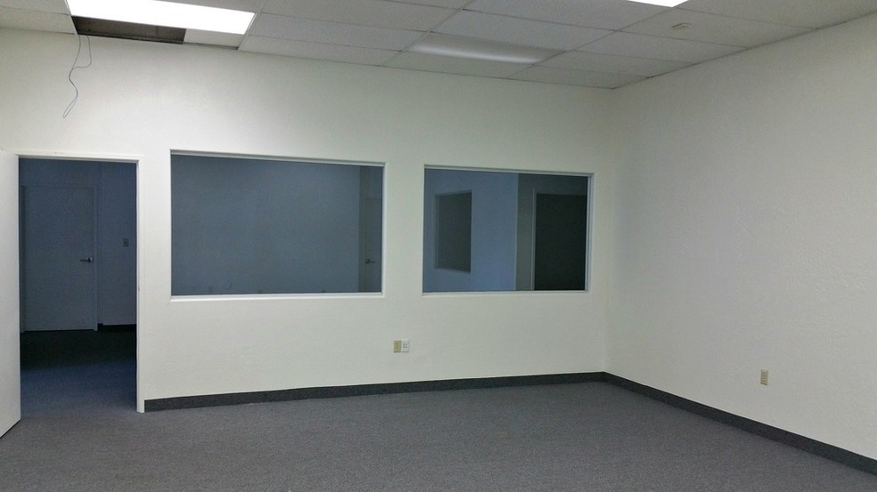 More Photos Of 3280 S Country Club Way, Tempe Unknown For Lease