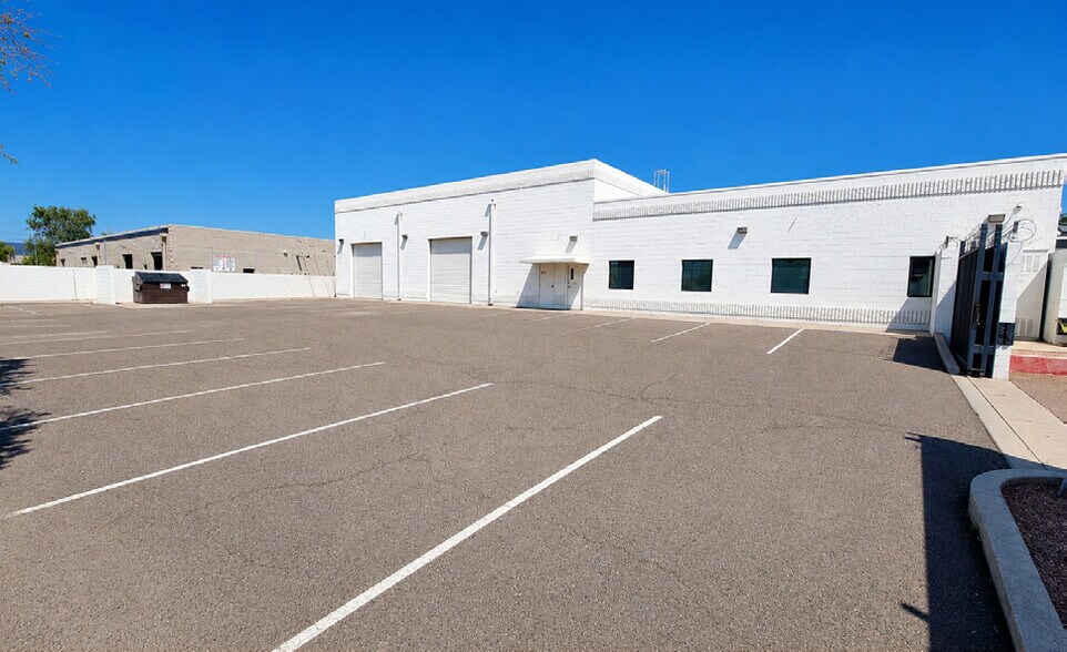 More Photos Of 728 N Monterey St, Gilbert Service For Lease