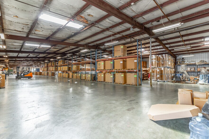 More Photos Of 1129 S Chattanooga St, LaFayette Warehouse For Sale
