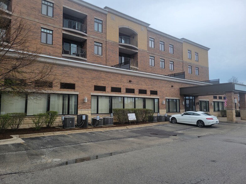 More Photos Of 6400 N Northwest Hwy, Chicago Apartments For Lease