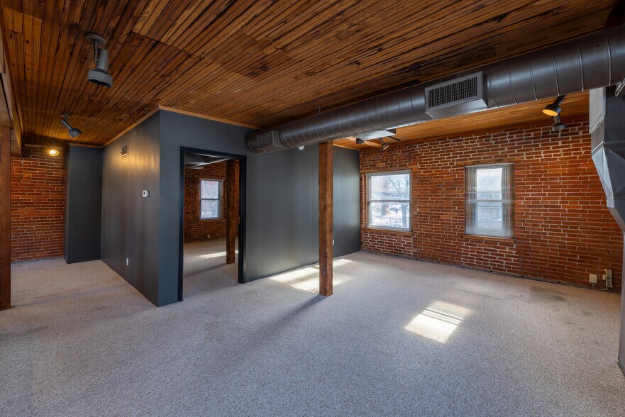 More Photos Of 5 S Newstead Ave, Saint Louis Office For Sale