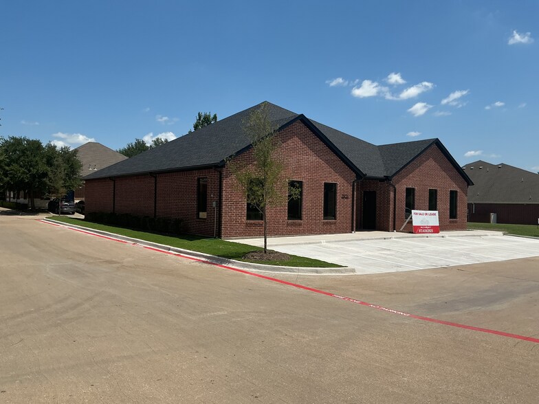 More Photos Of 2806 Prince George Ave, DeSoto Office For Sale