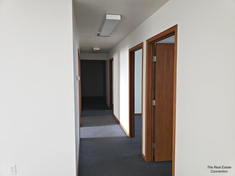 More Photos Of 415 Alan Rd, Powell Distribution For Lease