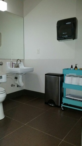 More Photos Of 18662-18678 SW Boones Ferry Rd, Tualatin Apartments For Lease