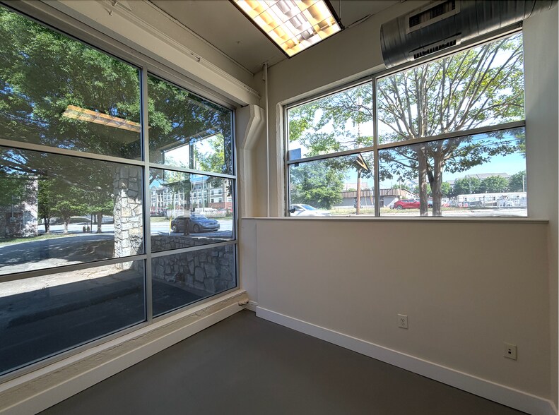 More Photos Of 448 Ralph David Abernathy Blvd, Atlanta Unknown For Lease