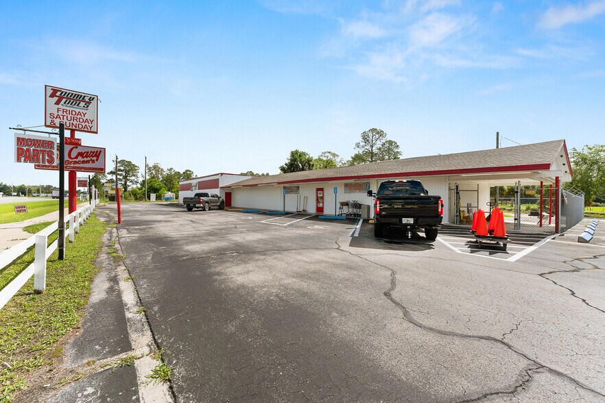 More Photos Of 17313 NE US Highway 301, Waldo Freestanding For Lease