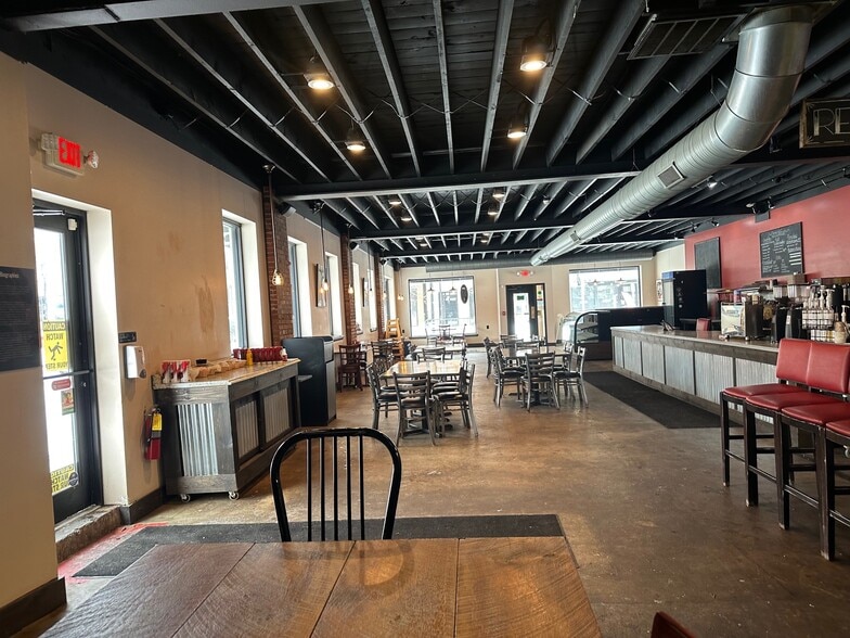 More Photos Of 444 3rd St, Niagara Falls Office For Lease