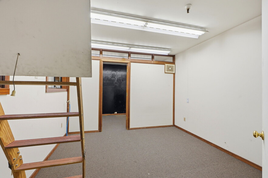 More Photos Of 1420 Healdsburg Ave, Healdsburg Flex For Sale