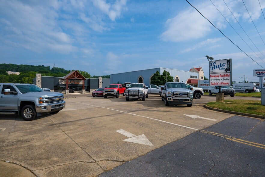 More Photos Of 3251 S Main St, Harrisonburg Auto Dealership For Lease