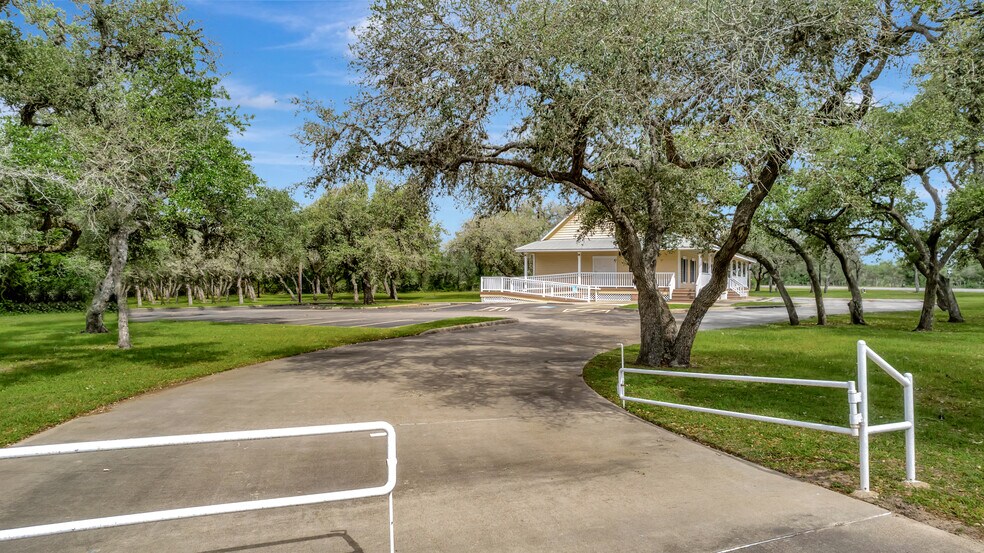 More Photos Of 8410 FM 236, Victoria Medical For Sale