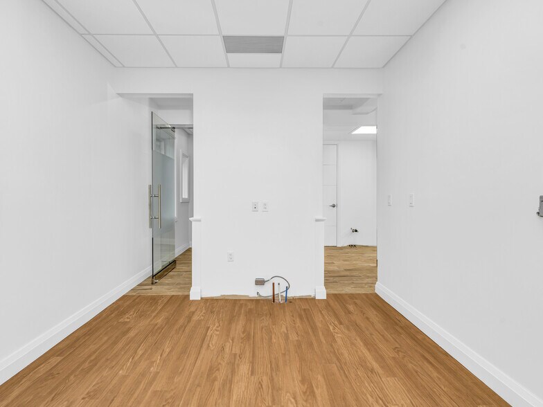 More Photos Of 541 Queen St E, Toronto Storefront For Lease