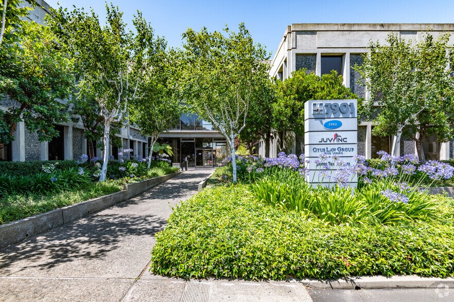 More Photos Of 7901 Oakport St, Oakland Office For Lease