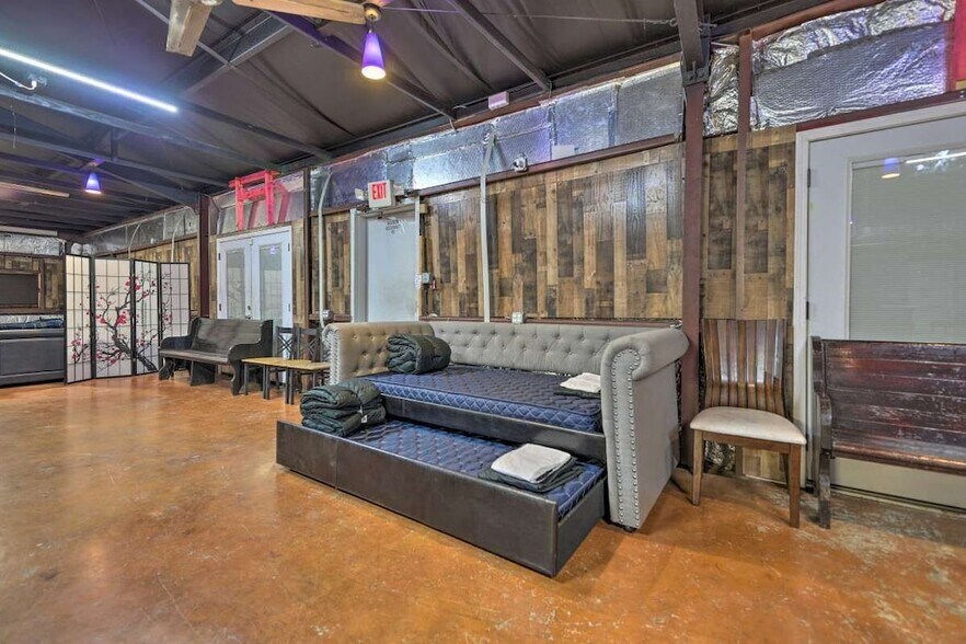 More Photos Of 6555 Navigation Blvd, Houston Warehouse For Lease