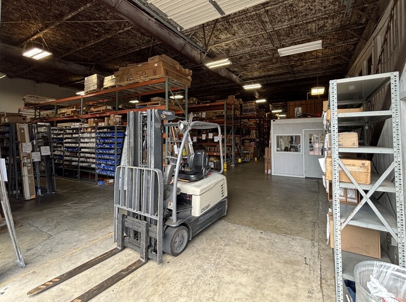 More Photos Of 1006 W 34th St, Houston Warehouse For Sale