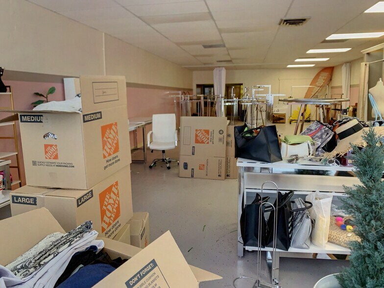 More Photos Of 100 E Sealy Ave, Monahans General Retail For Sale