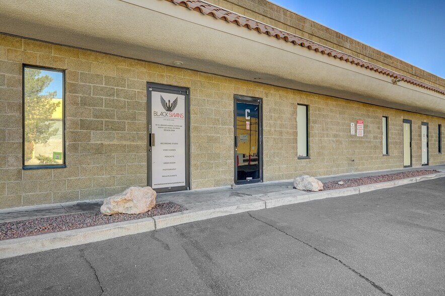 More Photos Of 101 W Brooks Ave, North Las Vegas Light Manufacturing For Sale