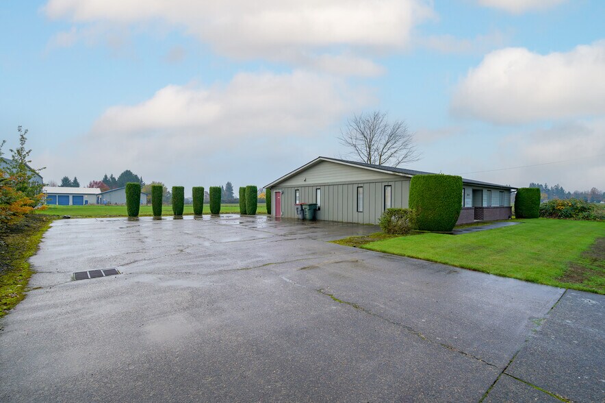 More Photos Of 1940 NE Colvin Ct, McMinnville Industrial For Lease