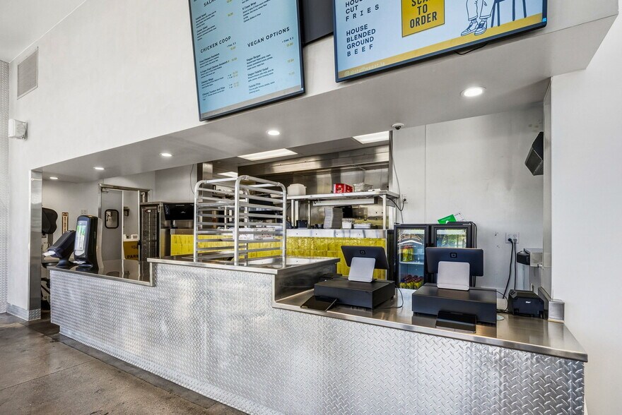 More Photos Of 465 N Fairfax Ave, Los Angeles Fast Food For Lease