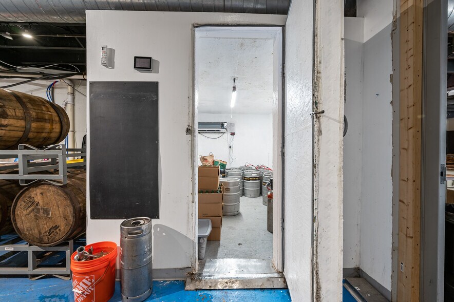 More Photos Of 1351 Washington Blvd, Pittsburgh Warehouse For Lease