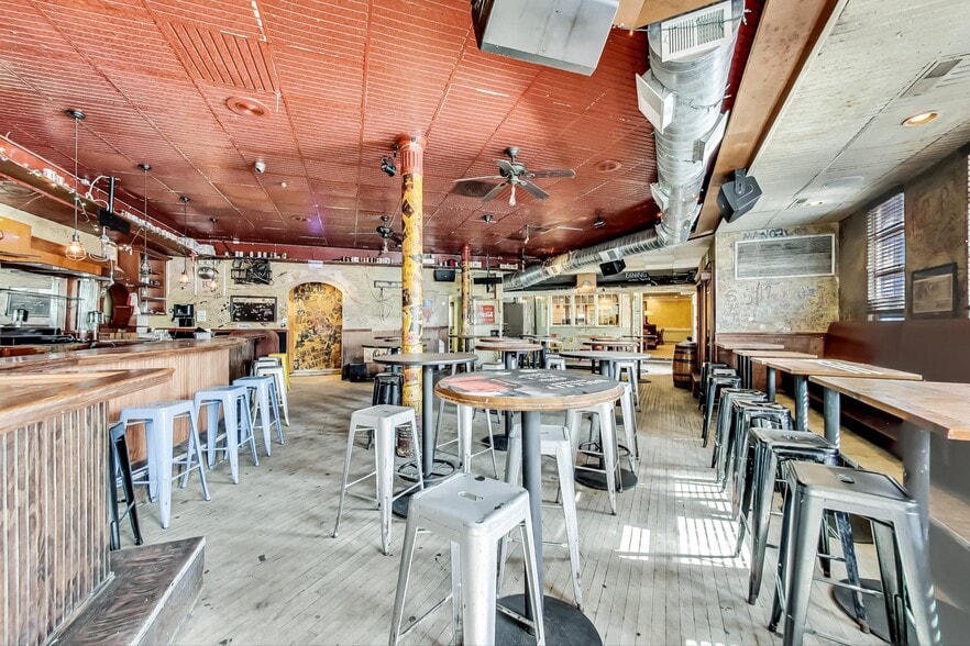 More Photos Of 1970 N Lincoln Ave, Chicago Storefront Retail Residential For Lease