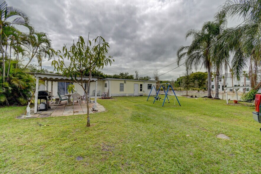 More Photos Of 5989 S US Highway 1, Fort Pierce Storefront For Sale