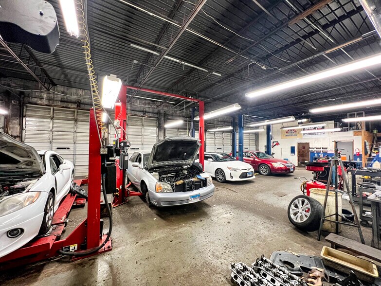 More Photos Of 1005 N Belt W, Belleville General Retail For Sale