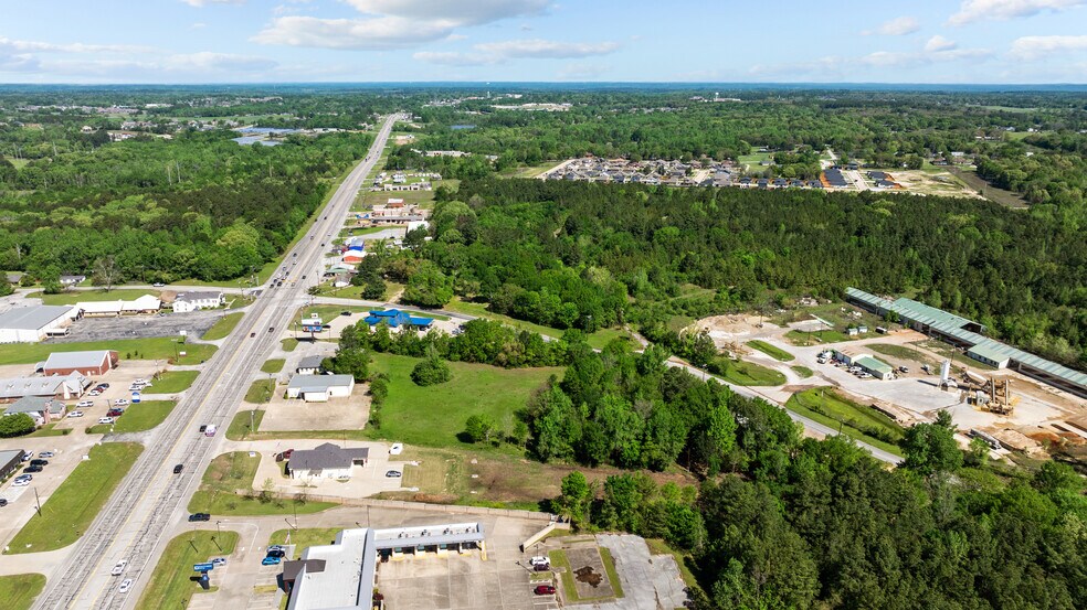 More Photos Of 2410 S Main St, Lindale Office For Sale