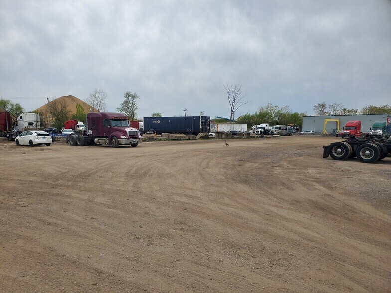 More Photos Of 5250 W Plattner Dr, Alsip Warehouse For Lease