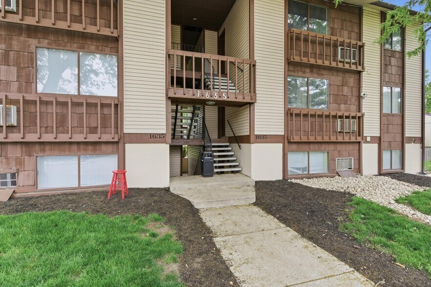 More Photos Of 1631 Jackson Ln, Middletown Multifamily For Sale