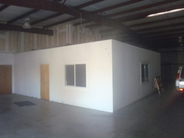 More Photos Of 5940 Kroger Dr, Fort Worth Warehouse For Lease