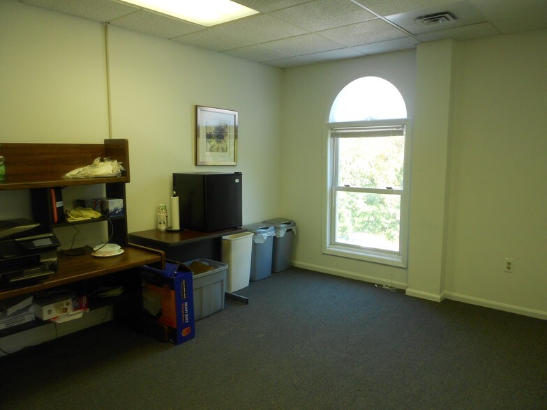 More Photos Of 953 US Highway 202 N, Branchburg Office For Lease