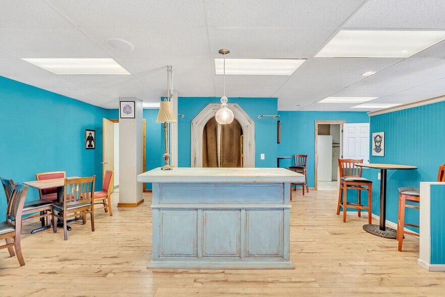 More Photos Of 11 Primrose St, Palmer Lake Restaurant For Sale