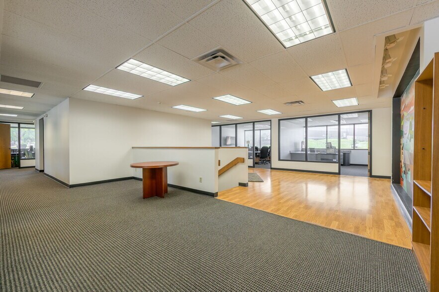 More Photos Of 2850 NE Kendallwood Pky, Kansas City Loft Creative Space For Sale