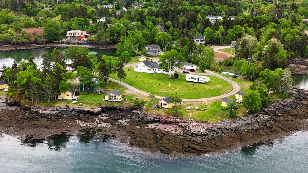 More Photos Of 24 Harris Point Rd, Eastport Hotel For Sale
