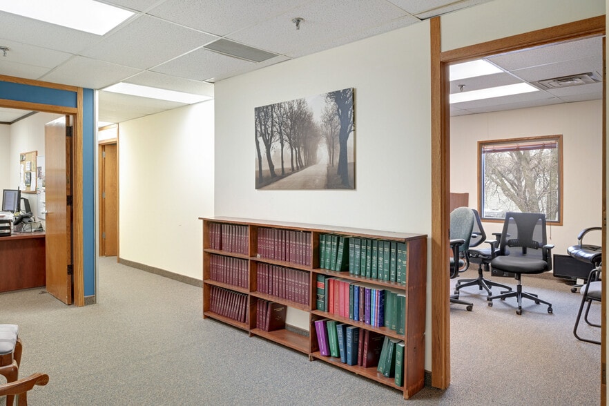 More Photos Of 2855 Anthony Ln S, Saint Anthony Office For Lease