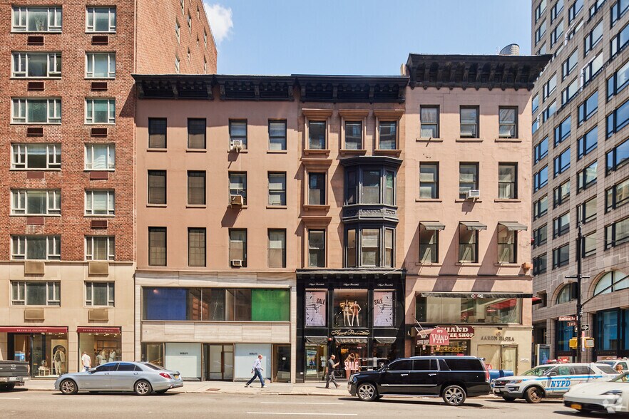 More Photos Of 675 Madison Ave, New York Storefront Retail Office For Lease