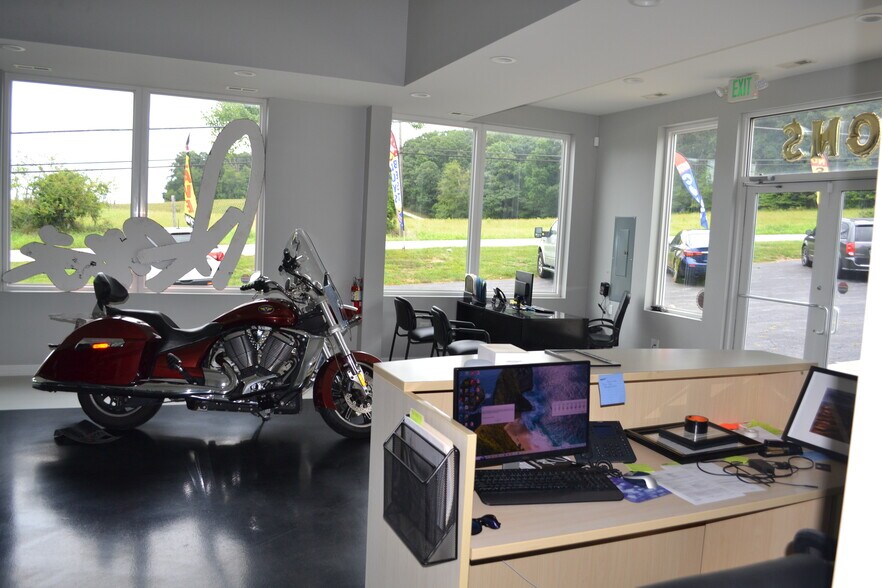 More Photos Of 4028 Hanover Pike, Manchester Auto Repair For Sale