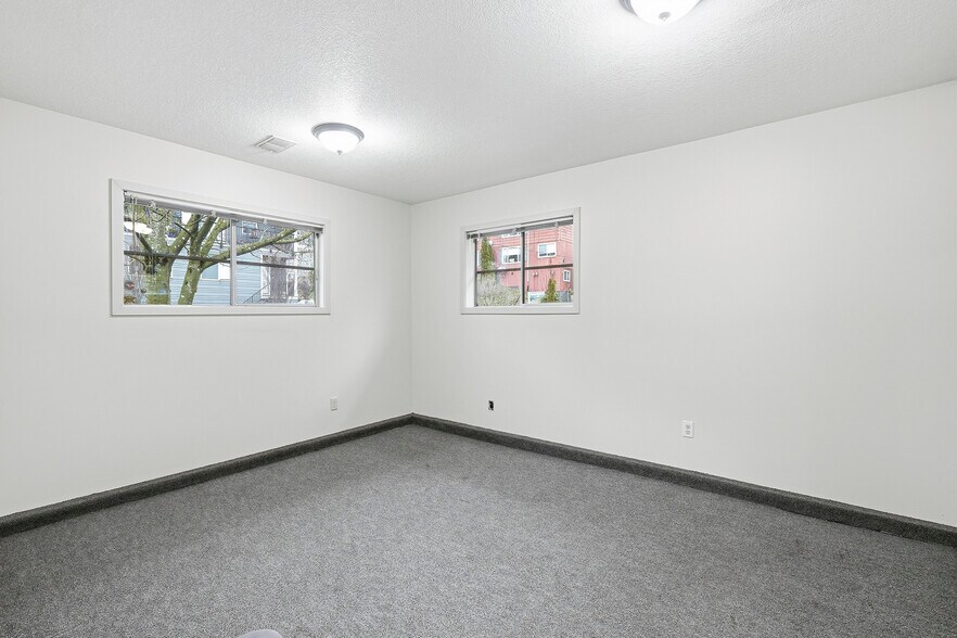 More Photos Of 3004 SE 50th Ave, Portland Office For Sale