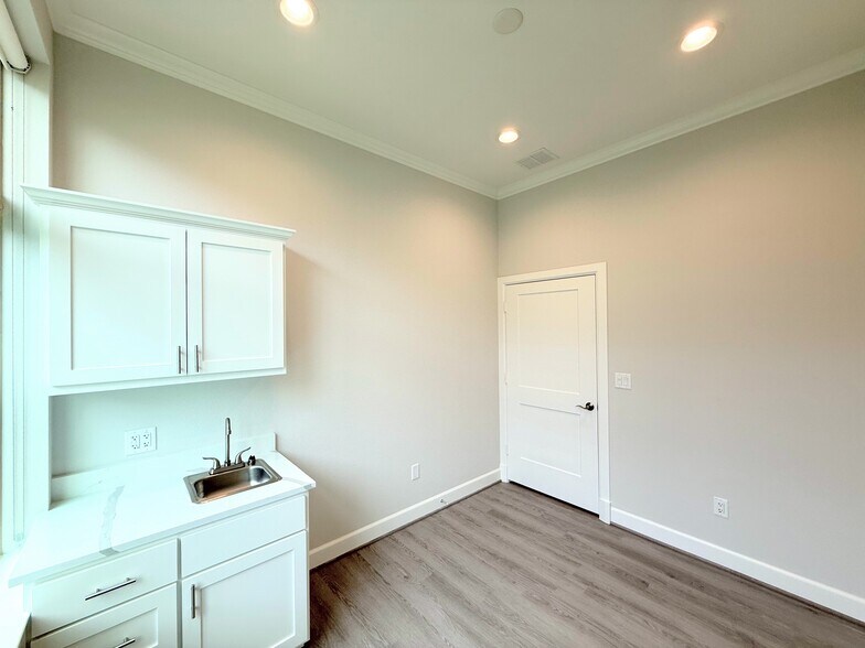 More Photos Of 2120 Prairie Dr, Prosper Medical For Sale
