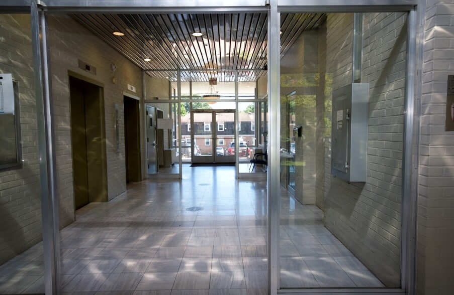 More Photos Of 200 Little Falls St, Falls Church Office For Lease