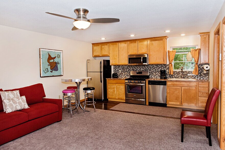 More Photos Of 56 El Paso Blvd, Manitou Springs Hotel For Sale