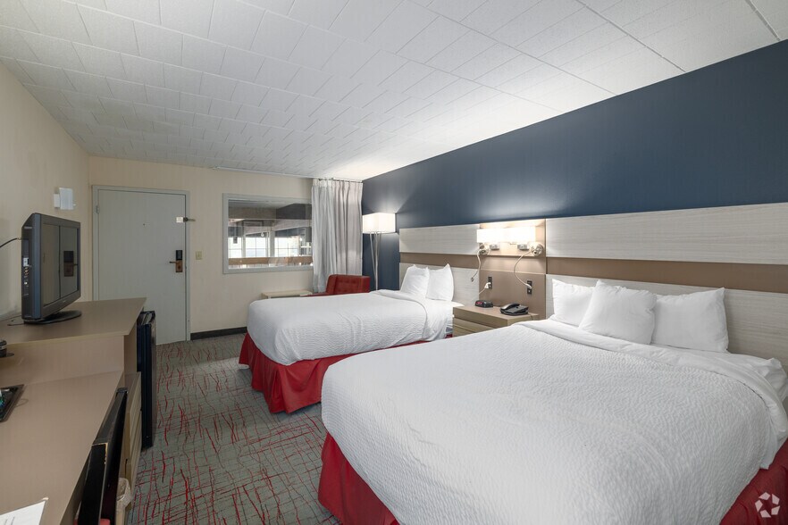 More Photos Of 7195 Eastwood Dr, Beaver Falls Hotel For Sale
