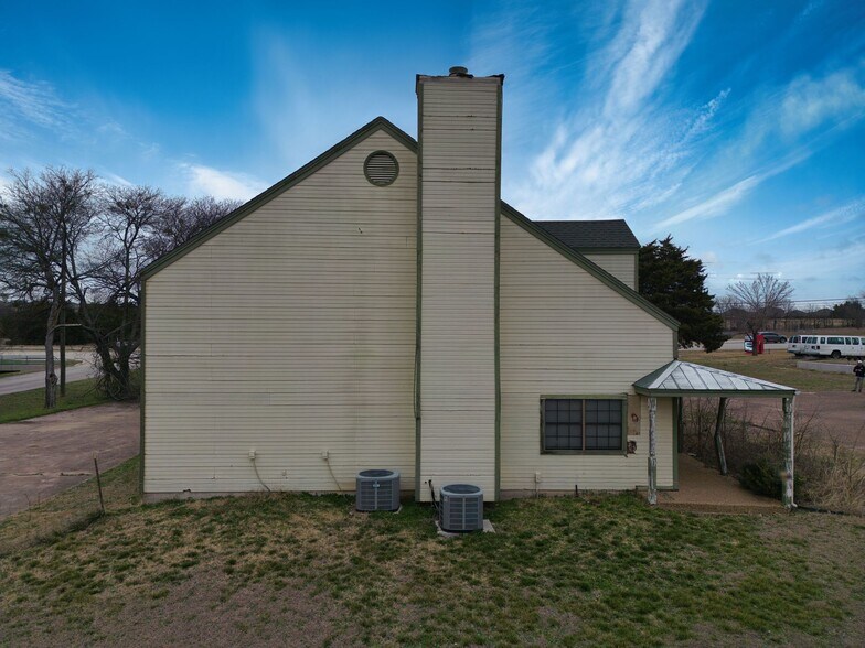 More Photos Of 2611 Ovilla Rd, Red Oak Storefront Retail Office For Sale