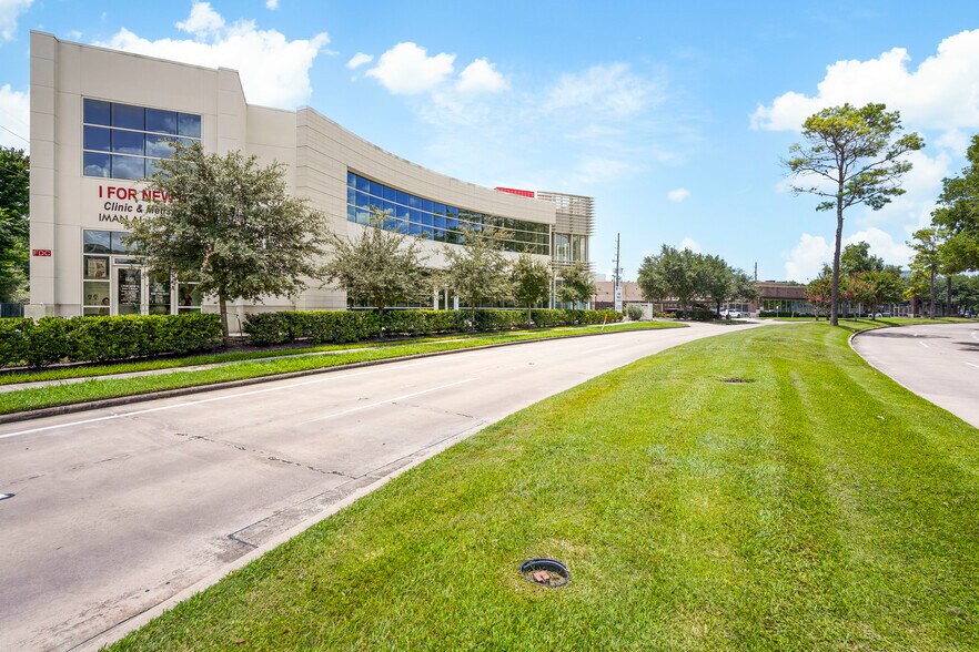 More Photos Of 1140 Enclave Pky, Houston Medical For Sale